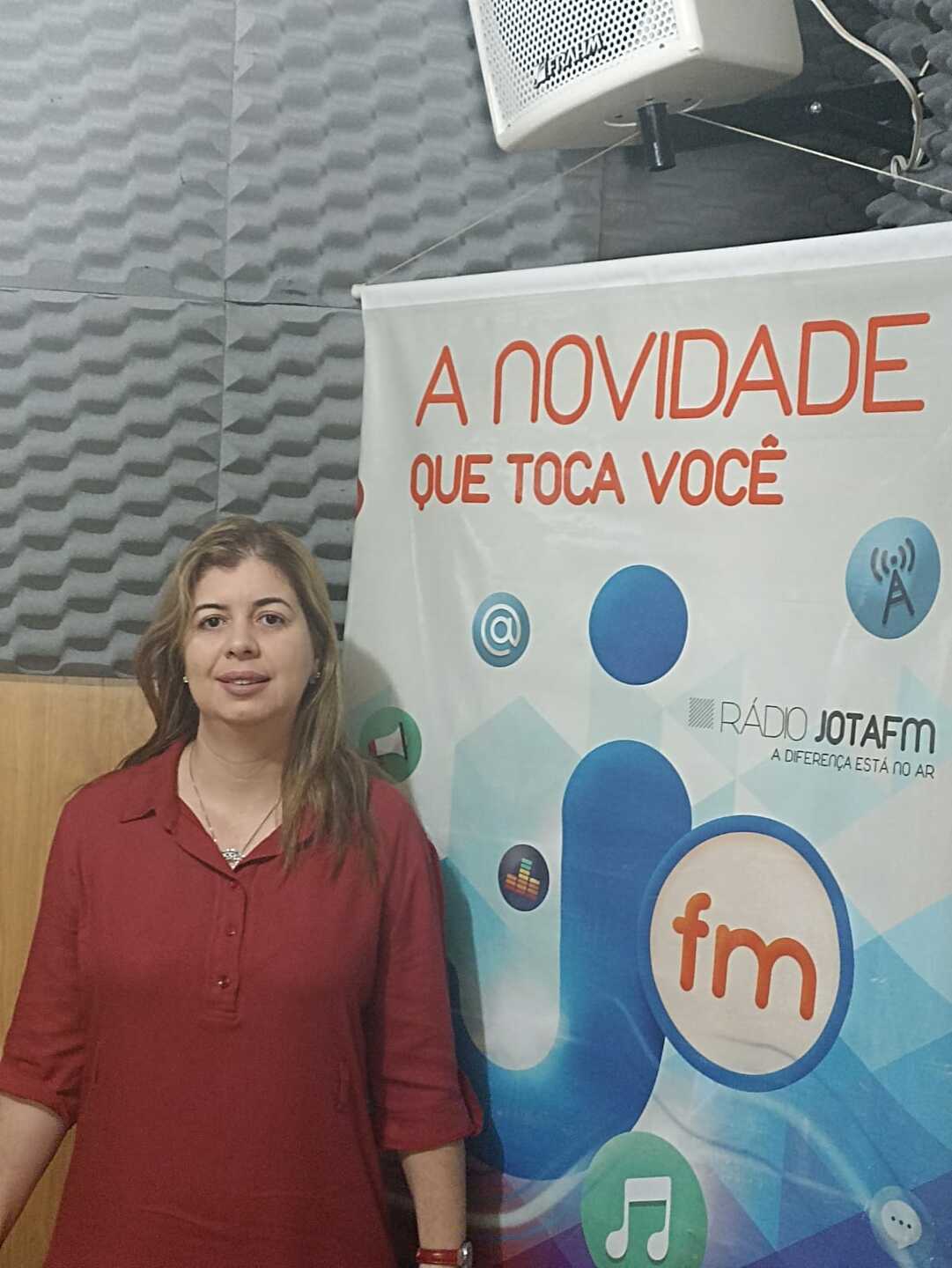 Doutora Aline Queiroz. Advogada