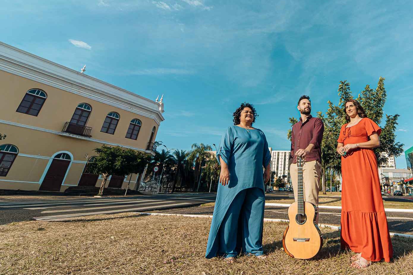 Pela UFMS, o Grupo Opus Vivare - Mara Bandão, Evandro Dotto e Bianca Danzi | Foto: @vaca18azul