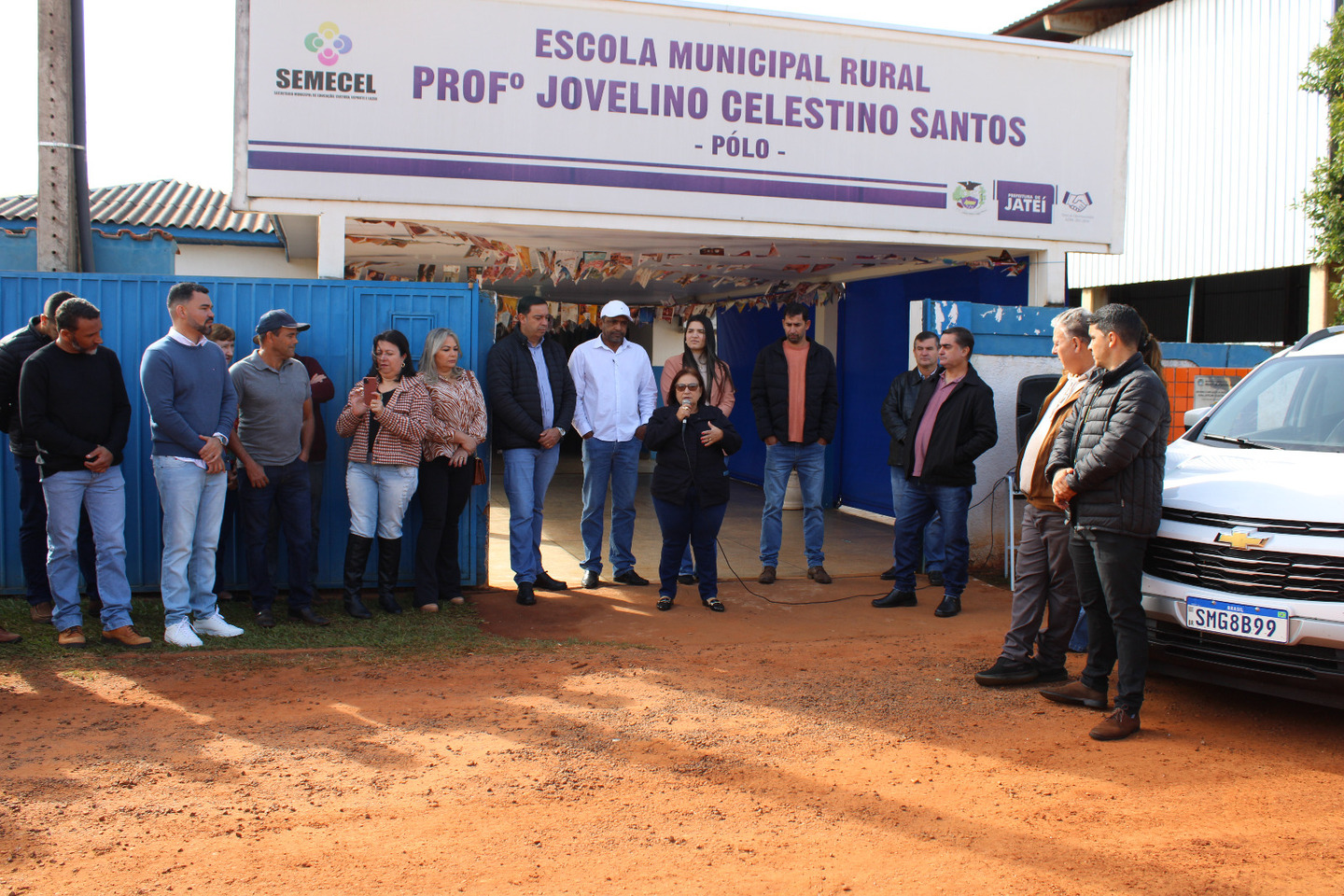 A prefeita estava acompanhada de comitiva com vereadores e secretários