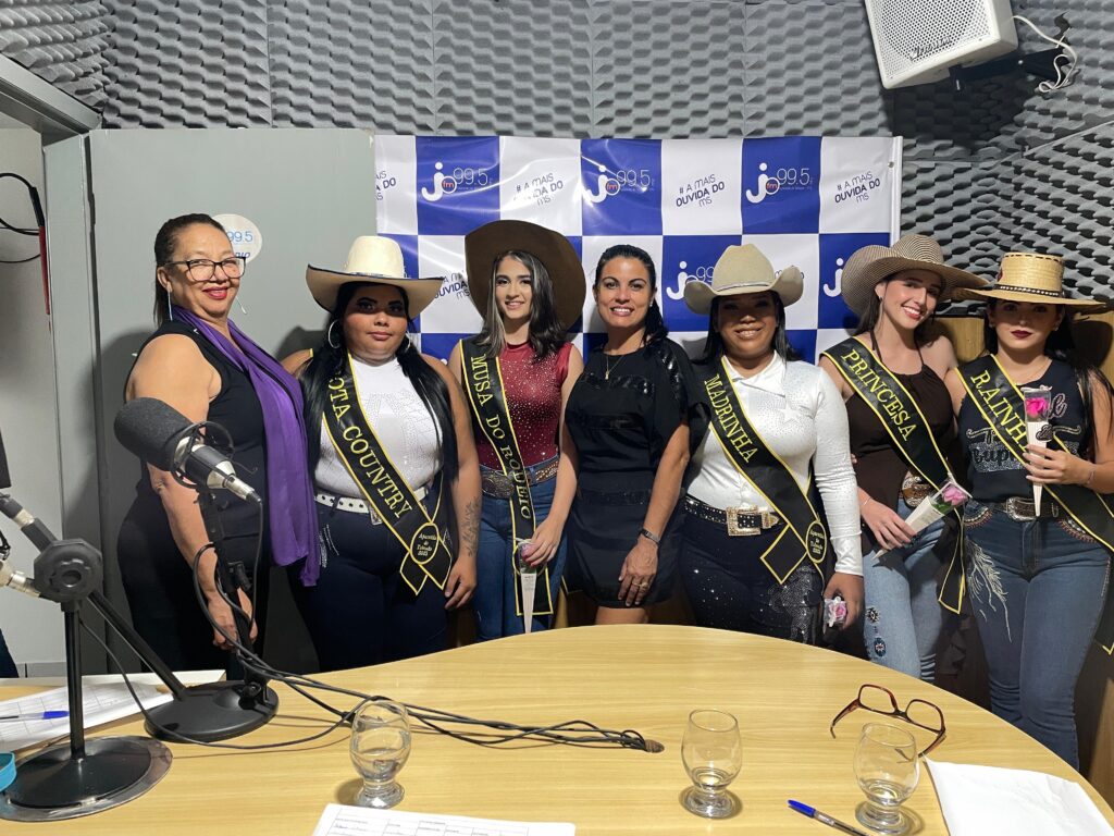 Nilda Telles e Juliana oliveira com as meninas:\n\nRainha do Rodeio: Vitória Santos Souza\n\nPrincesa do Rodeio: Milena Amaral Oliveira Lopes\n\nMusa do Rodeio: Manuella Vitoria de Almeida Bellini\n\nMadrinha do Rodeio: Aline Macedo dos Santos\n\nGarota Country: Tainara Cristina Leal