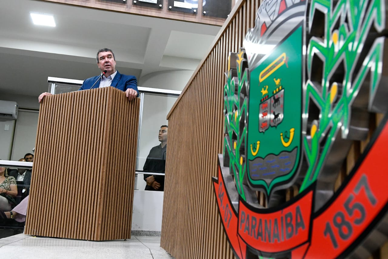 Governador recebe título de cidadão Paranaibense | Foto: Bruno Rezende